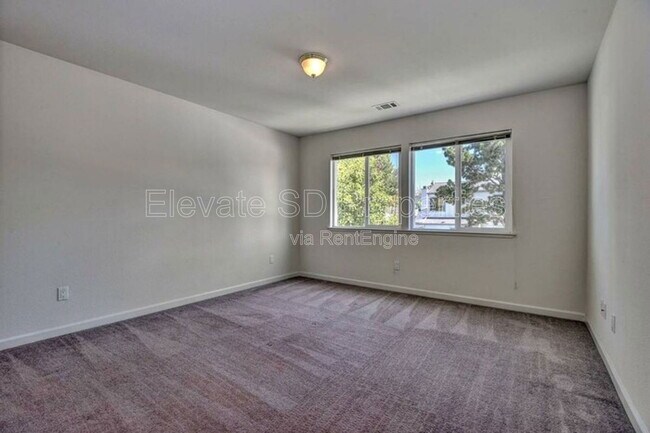 Building Photo - 2836 Grove Way