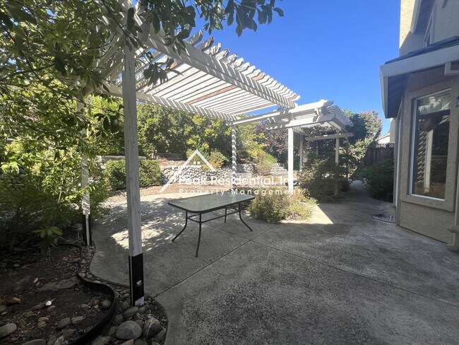 Building Photo - Spacious 4bd/3ba Folsom Home!