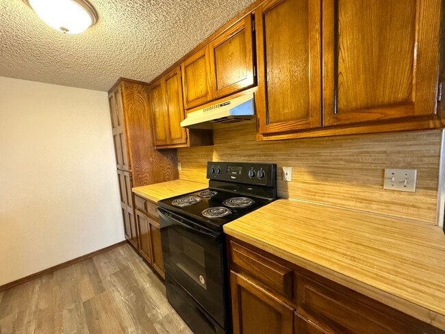 Building Photo - 3 bedroom 2 bathroom duplex In Broken Arrow!