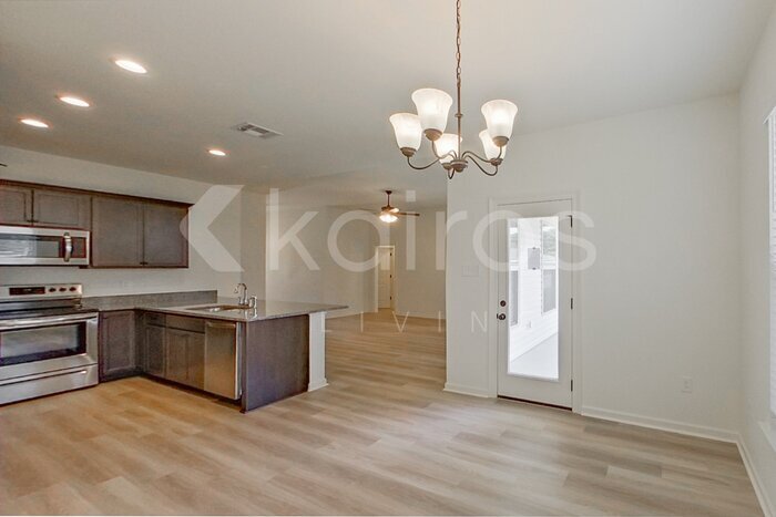 Building Photo - 205 Salvat Dr