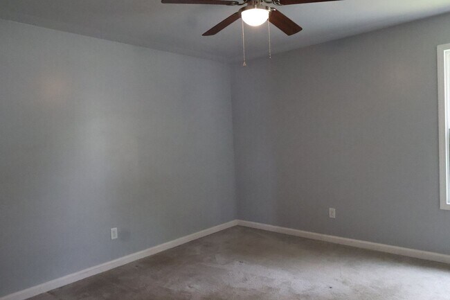 Building Photo - Almost New Home in Crystal City MO for Lease!