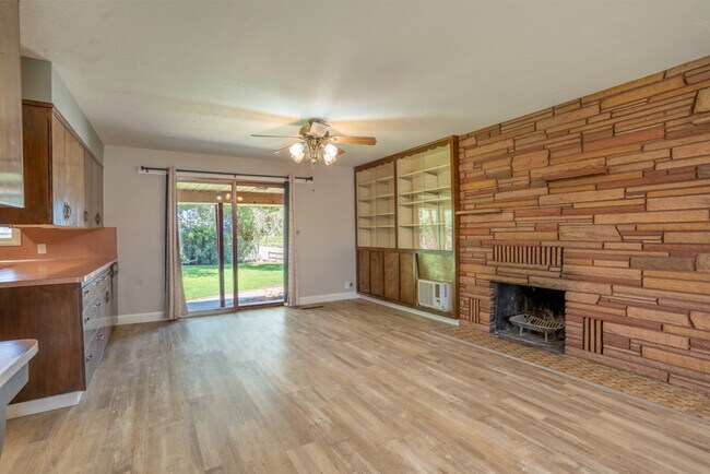Building Photo - 182 S 800 E