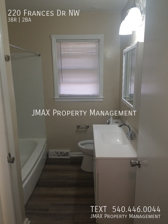 Building Photo - 220 Frances Dr NW