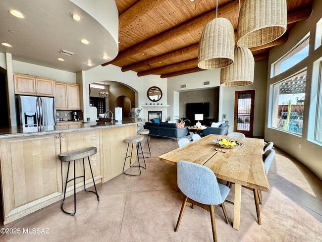 Building Photo - 11096 N Pusch Ridge View Pl