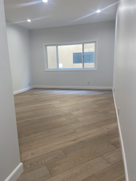 Building Photo - 120 N Swall Dr