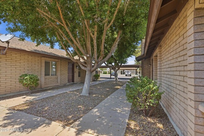 Building Photo - 126 W Loma Vista Dr