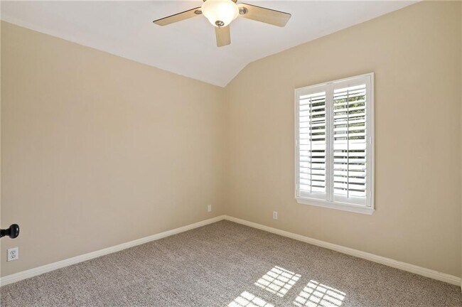 Building Photo - 1806 Paradise Ridge Dr