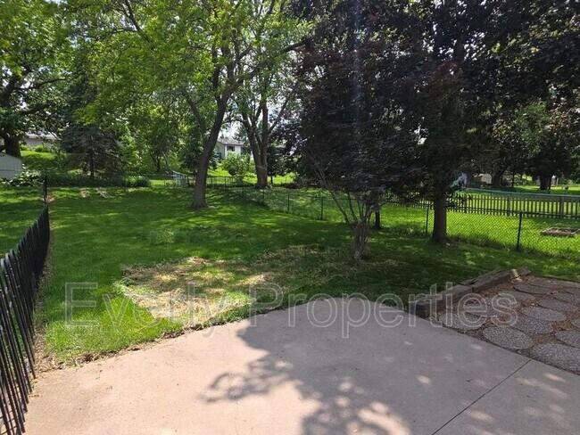 Building Photo - 219 McDivitt Ln