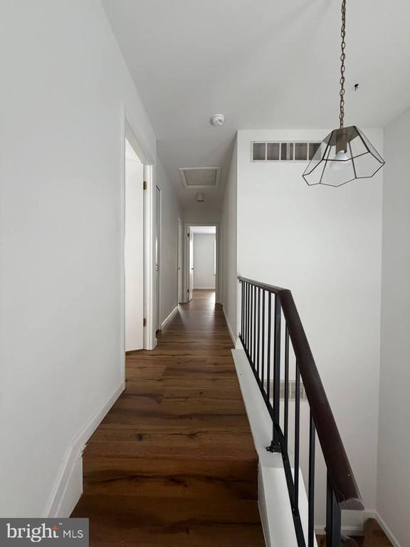 Building Photo - 7812 WHISTLING Ct