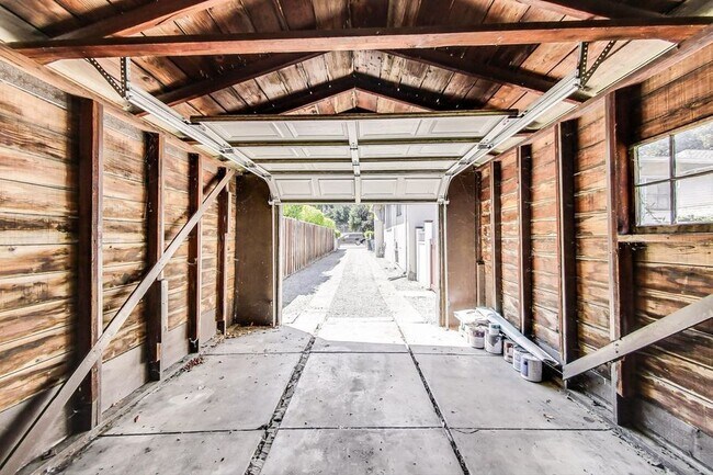 Building Photo - 2 Bedroom, 1 Bath + Office - Downtown Palo...