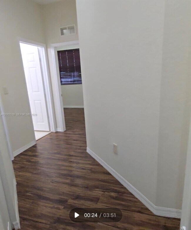 Building Photo - 4917 SW 141st Ave