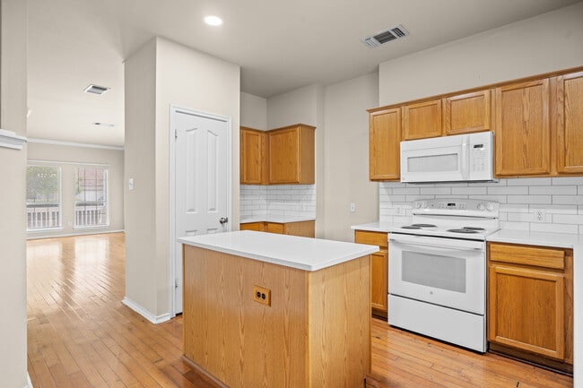 Building Photo - 511 Shannon Rose