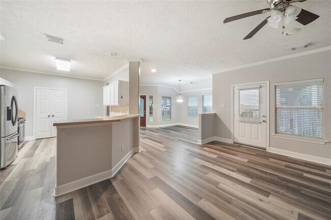 Building Photo - 6 Valewood Pl