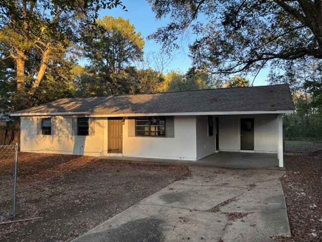 Primary Photo - Renovated 3 Bedroom 1 Bath Home for Rent!