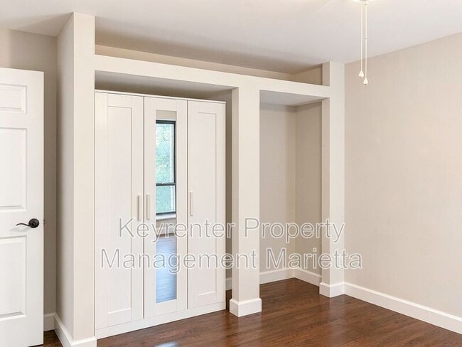 Building Photo - 510 E Ponce de Leon Ave