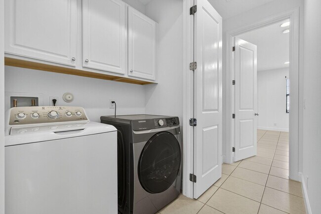 Building Photo - 4113 Faraday Wy