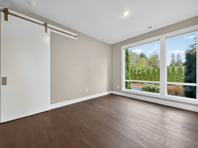 Building Photo - 2821 Garden Ave N