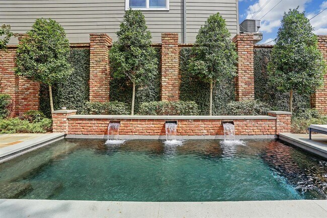 Building Photo - 808 Coronado St