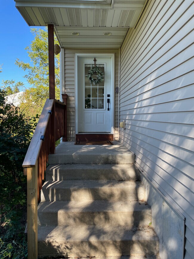 Building Photo - 1417B 2nd St