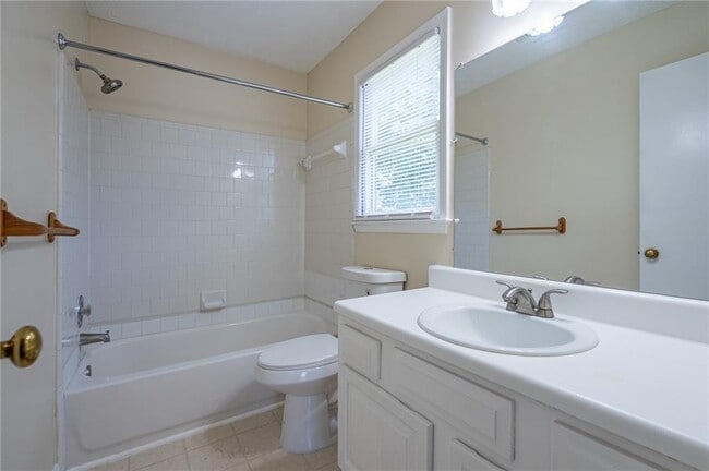 Building Photo - 2928 Governors Ct