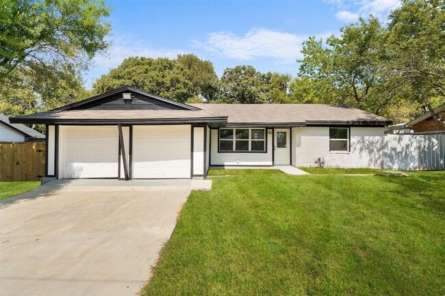 Primary Photo - 12721 Dodson St