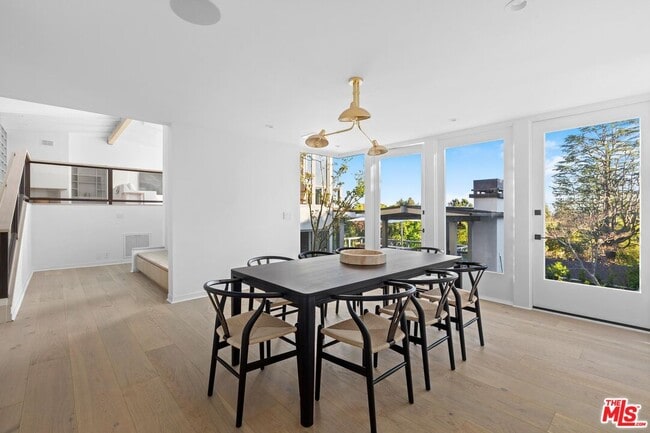 Building Photo - 1514 Sorrento Dr