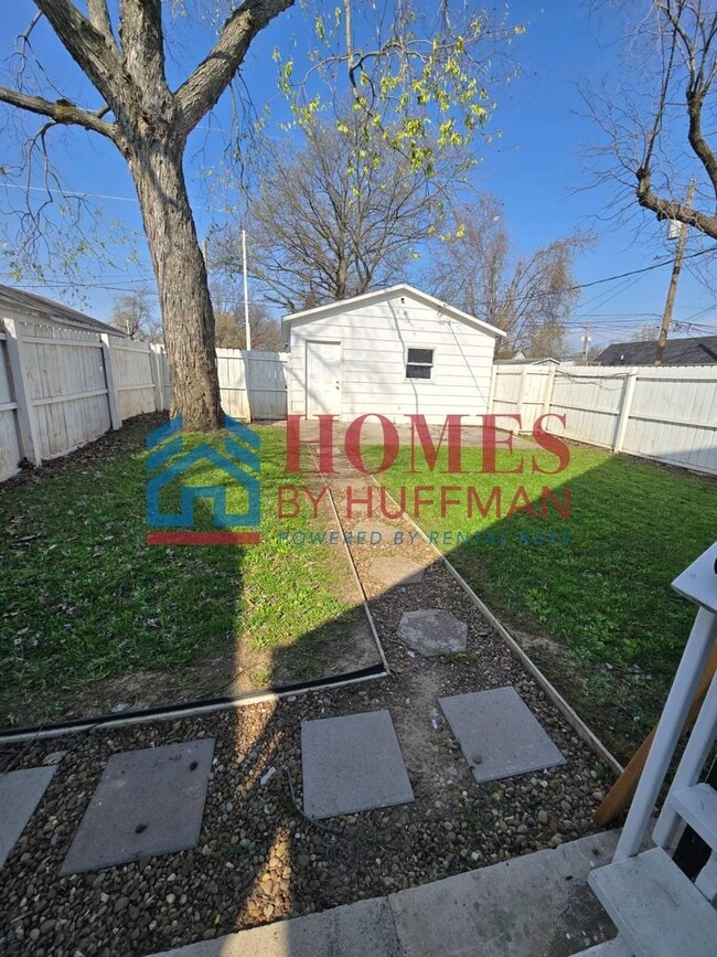 Building Photo - 910 Harriet St