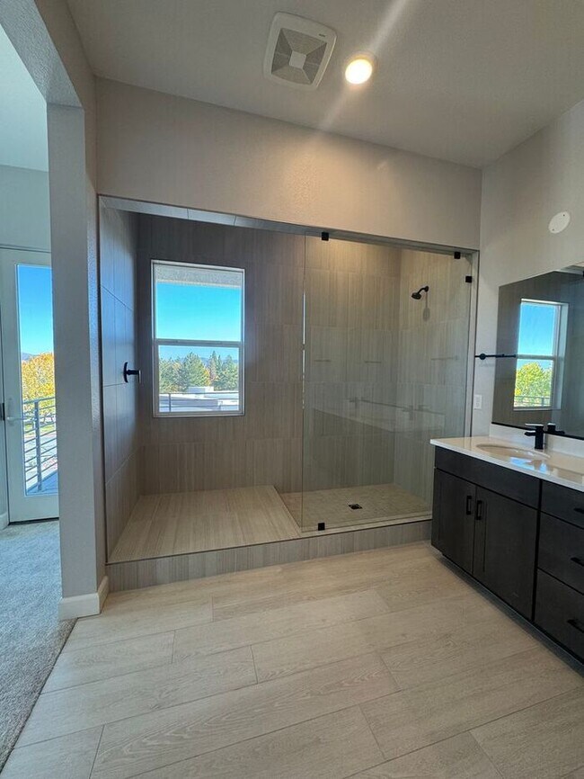 Building Photo - 1521 Golf Club Dr