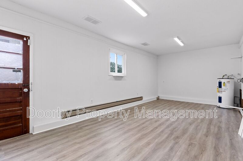 Building Photo - 841 Kay Cir