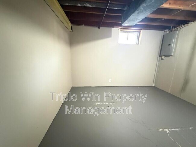 Building Photo - 675 Lilac Dr