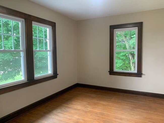 Building Photo - Brick Farm House North of Terre Haute