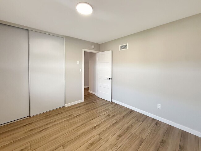 Building Photo - 4848 Alfred Ave
