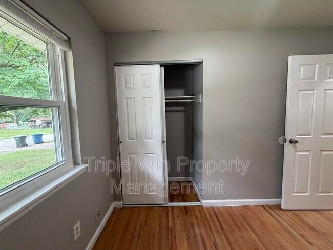 Building Photo - 714 Undercliff Dr