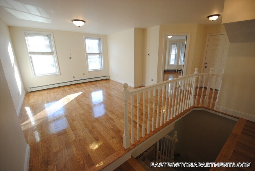 Building Photo - 30 Wordsworth St