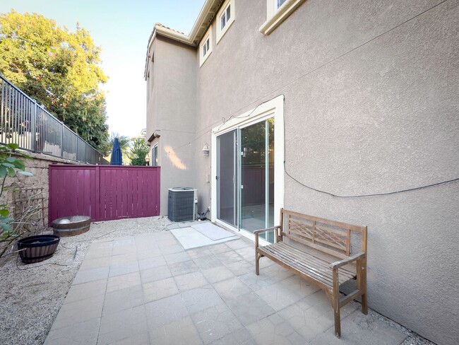 Building Photo - Beautiful 3 Bedroom Murrieta Condo w/ Atta...