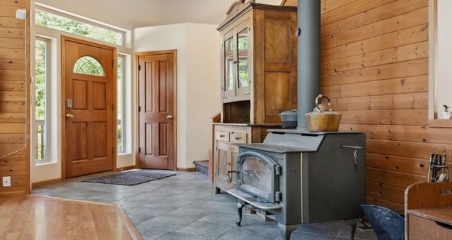 Building Photo - Welcome to Your Dream Home- Peaceful, Secluded... A MUST TOUR