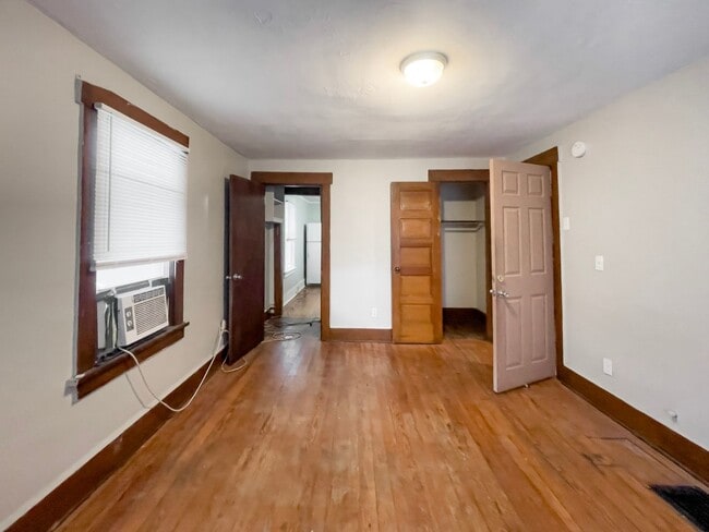 Building Photo - PRELEASING for AUGUST! Close to Campus: Washer and Dryer Included