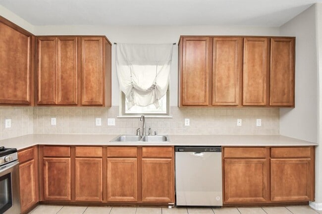 Building Photo - 6903 Oleander Grove Way