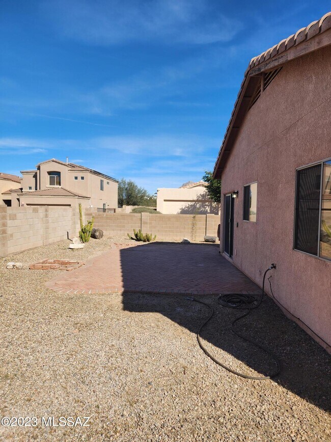Building Photo - 5461 N Willow Thicket Way