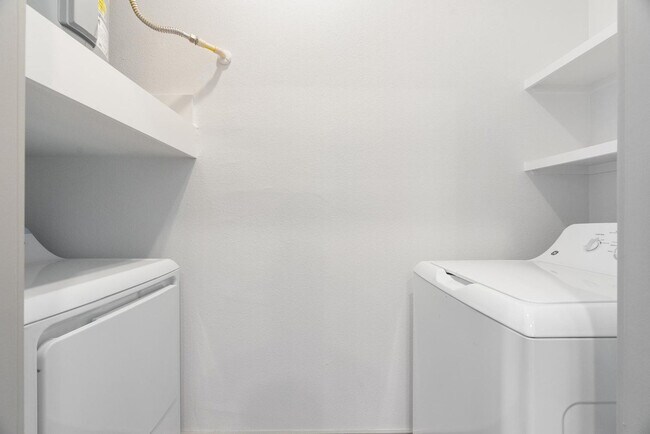 Building Photo - 12100 1/2 Ferrystone Glen Drive-SI ID1343257P