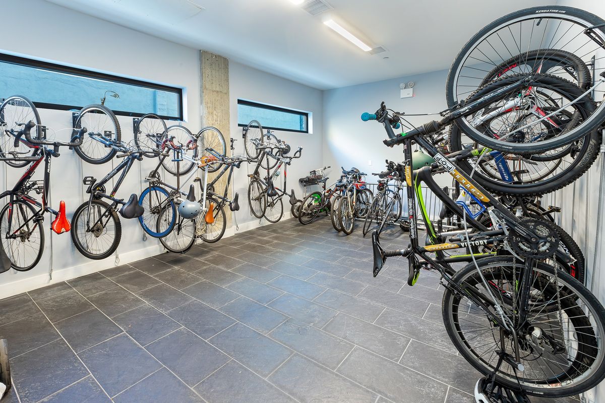 Building Photo - 225 E 138th St