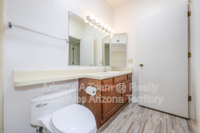 Building Photo - 8178 E Rivenoak Cir