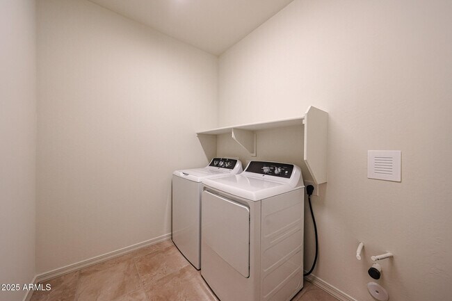 Building Photo - 16701 W Whispering Wind Dr