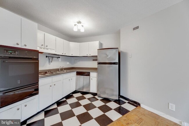 Building Photo - 2201 L St NW