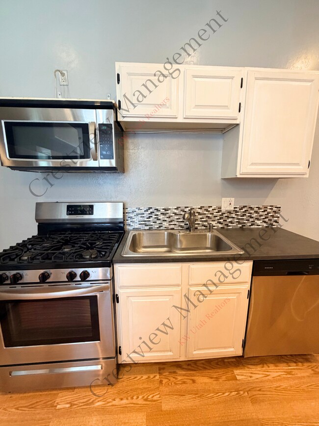Building Photo - 574-574 N 400 W