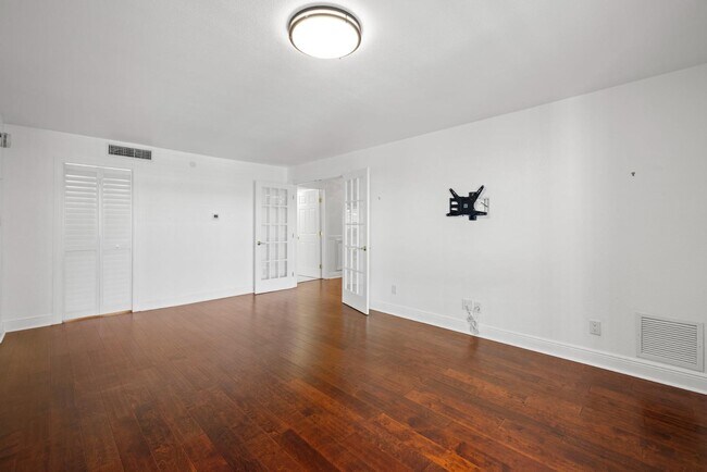 Building Photo - 3301 Bayshore Blvd