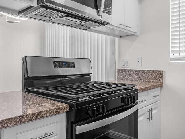 Building Photo - 1168 E 10th St