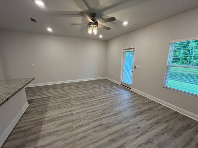 Building Photo - New Townhome near UWF and Nine Mile RD