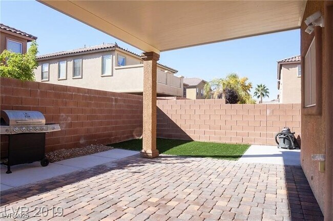 Building Photo - 6717 Yellowhammer Pl