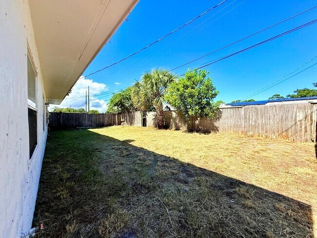 Building Photo - 1455 NE Silver Maple Way